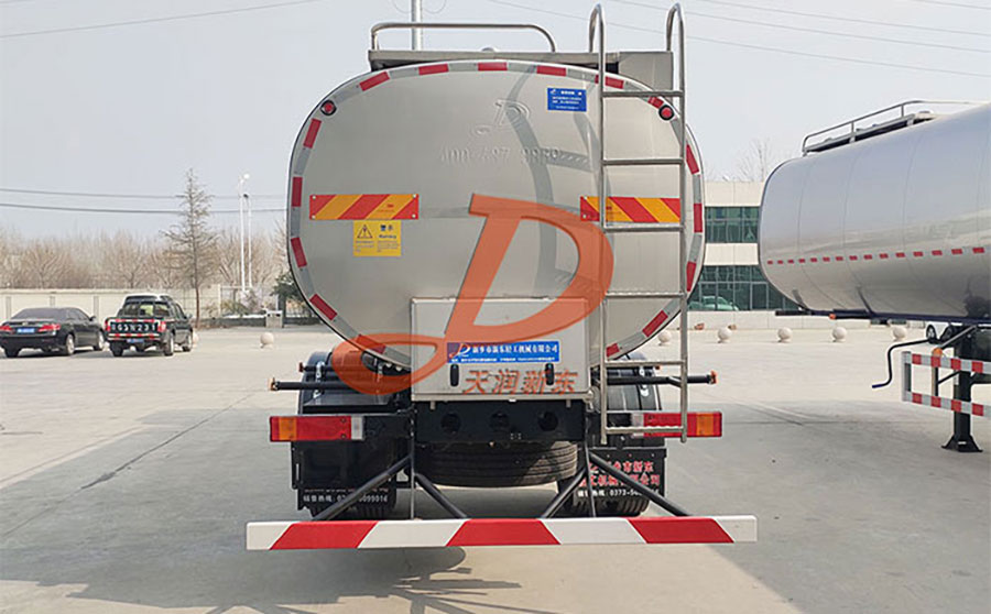 <a href=http://www.xdqj.com/product/xiannaiche/ target=_blank class=infotextkey>鲜奶运输车</a>