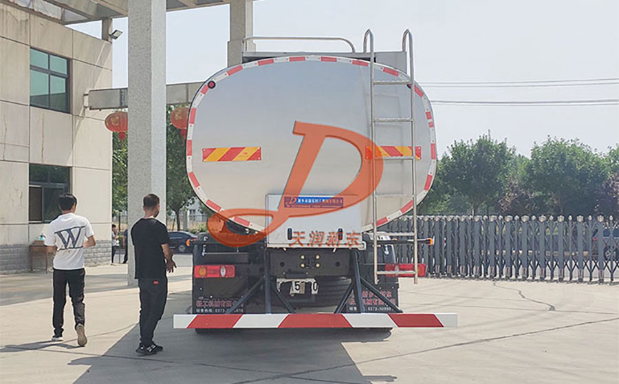 <a href=http://www.xdqj.com/ target=_blank class=infotextkey>牛奶运输车</a>