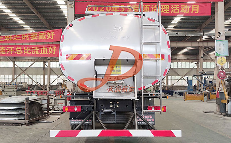 <a href=http://www.xdqj.com/ target=_blank class=infotextkey>牛奶运输车</a>