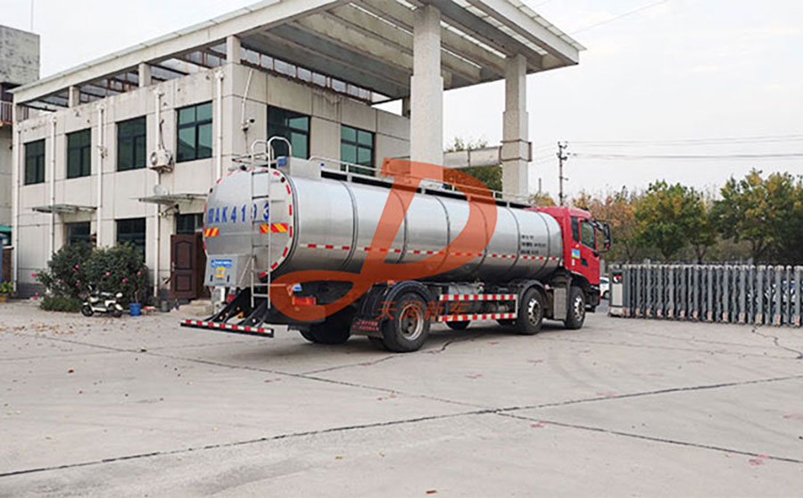 <a href=http://m.kuai18.com/ target=_blank class=infotextkey>牛奶運輸車</a>