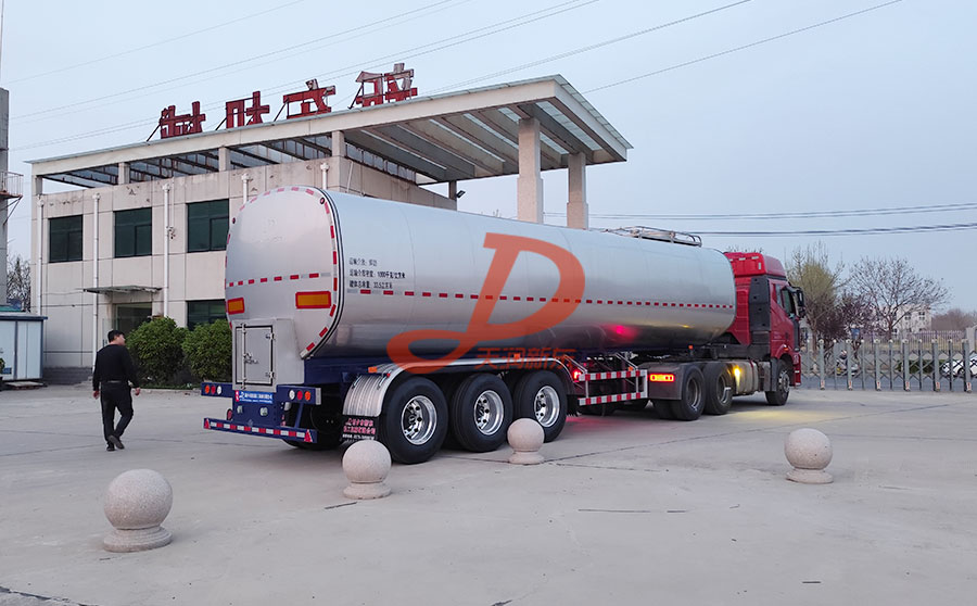 <a href=http://m.quchm.com.cn/ target=_blank class=infotextkey>牛奶運(yùn)輸車</a>