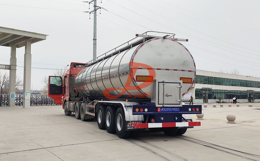 <a href=http://m.quchm.com.cn/ target=_blank class=infotextkey>牛奶運(yùn)輸車</a>