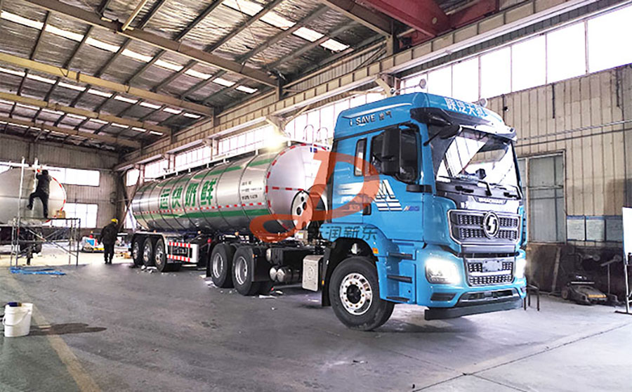 <a href=http://www.xdqj.com/product/xiannaiche/ target=_blank class=infotextkey>鲜奶运输车</a>