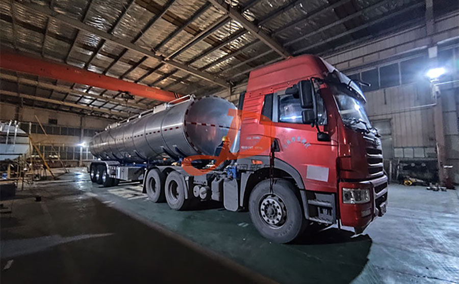 <a href=http://www.xdqj.com/product/xiannaiche/ target=_blank class=infotextkey>鲜奶运输车</a>