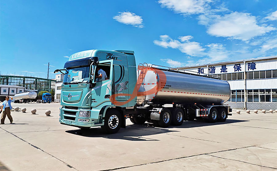 <a href=http://www.xdqj.com/ target=_blank class=infotextkey>牛奶运输车</a>