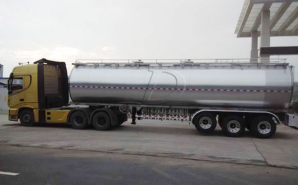 40吨半挂牛奶运输车