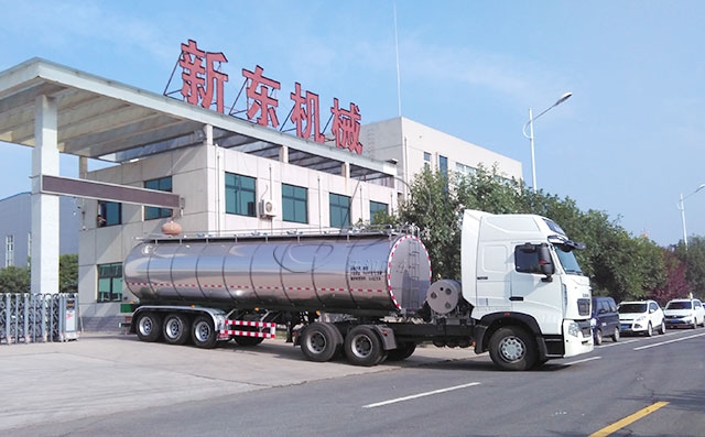 再发宁夏客户34吨半挂液体牛奶运输车一辆