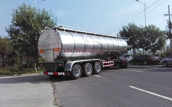 34吨半挂液体<a href=http://www.xdqj.com/ target=_blank class=infotextkey>牛奶运输车</a>