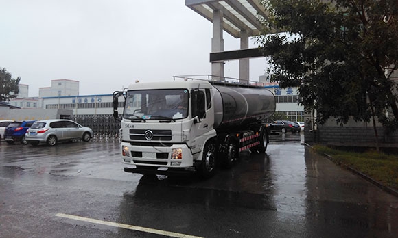 16吨牛奶运输车