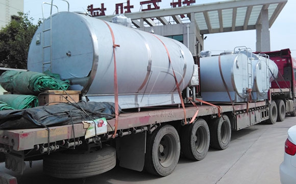 扬州客户订购的6吨牛奶保鲜罐按时发货
