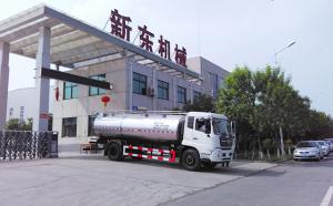 陕西客户订购的10吨运输鲜奶罐车发货现场