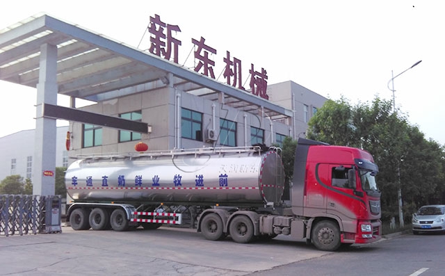甘肃前进牧业订购的40吨半挂运输牛奶车发货