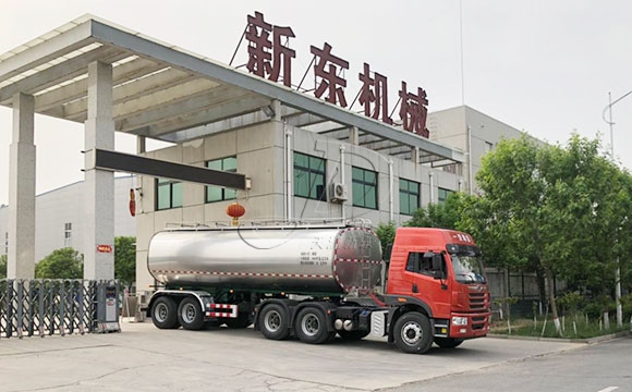 25吨两轴半挂拉奶车发往山东淄博
