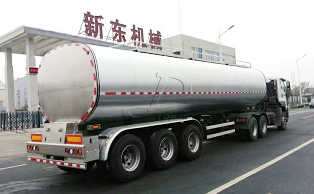 新东机械34立方半挂牛奶液罐车发往西安