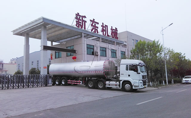 河北客户订购的38吨运输鲜奶罐车顺利发货