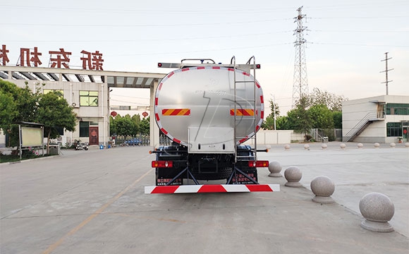 六米八車罐一體<a href=http://m.waymr.cn/ target=_blank class=infotextkey>牛奶運輸車</a>