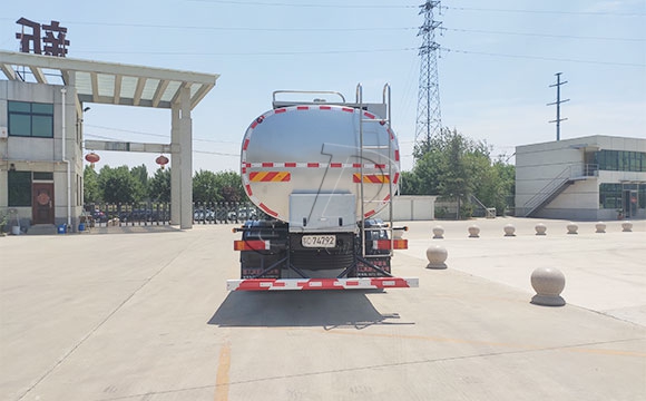 鮮奶一體運輸罐車