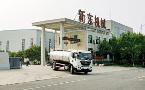 我公司10吨鲜奶储藏罐车下午发往黑龙江哈尔滨
