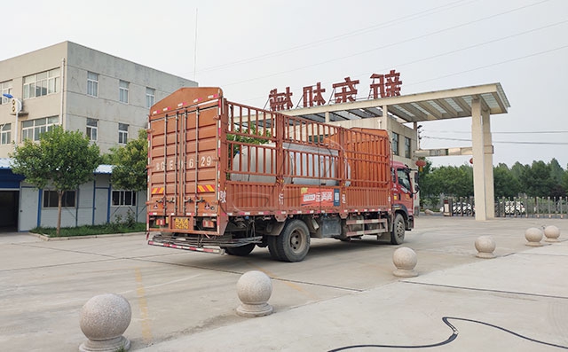 天津客户订购的5吨不锈钢保温储水罐下午发货
