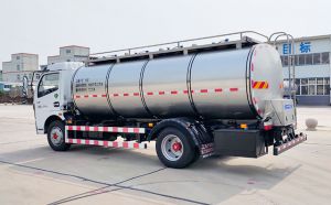 东风多利卡7吨鲜奶运输罐车
