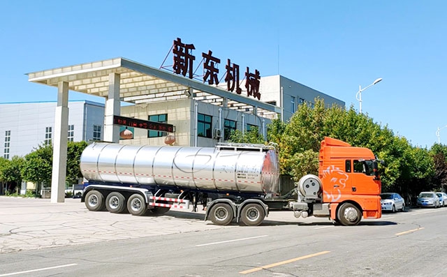 新疆34吨拉奶半挂车今天下午客户顺利提车