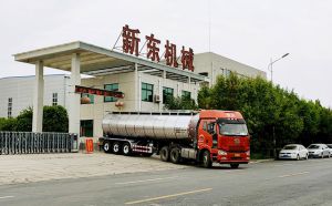 我公司天润新东牌34吨罐式牛奶保温车发往山西