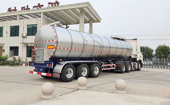 35吨无菌鲜奶运输挂车