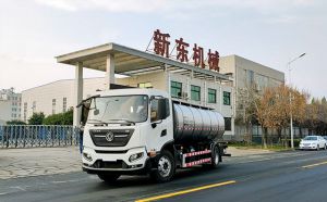 天润新东牌国六10吨拉奶专用车今天发往新疆