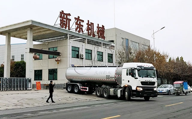 新疆28吨两轴鲜奶运输半挂罐车客户