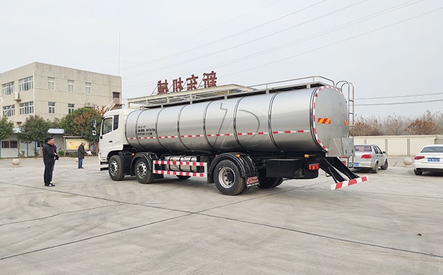 广东乳品厂16吨鲜奶拉运车准备发往