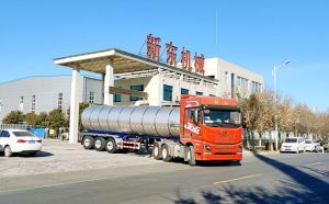 宁夏物流公司35吨鲜奶运输半挂车发往中卫
