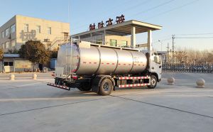天润新东7吨车罐一体驼奶运输车准备发往新疆