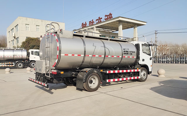安微7吨小型一体鲜奶运输车发往芜湖
