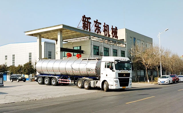 湖北35吨轻量化鲜奶运输半挂车发往随州