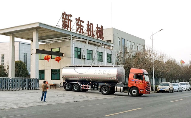 湖南28吨两轴半挂鲜奶运输车发往邵阳