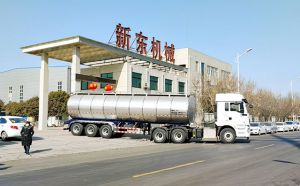 北京35噸半掛奶罐運輸車客戶提車現