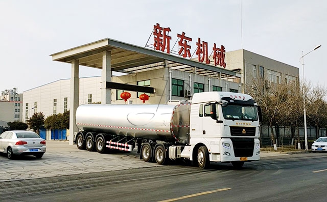 陕西38吨半挂鲜奶运输车发往西安物流公司