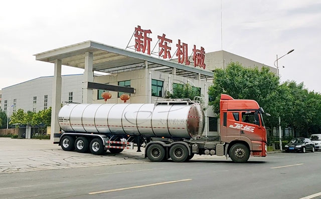 天润新东35立方运输鲜奶挂车交付山东客户