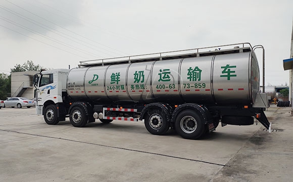 解放国六20吨牛奶运输车