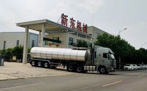 物流公司订购的34方鲜奶运输专用车