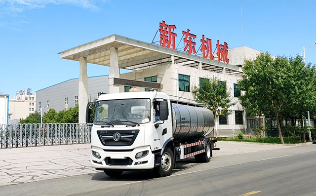 我公司东风天锦国六10方鲜奶运输车发往甘南