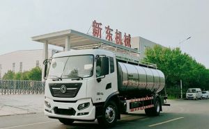 山东客户订购的10吨鲜奶运输车顺利提车