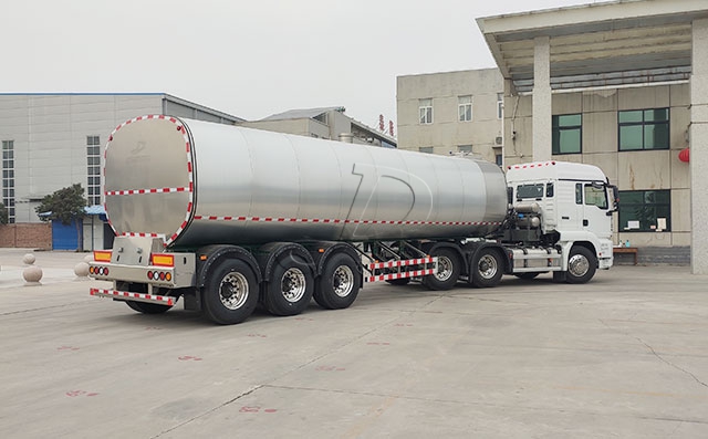 38吨3轴半挂液态牛奶运输车