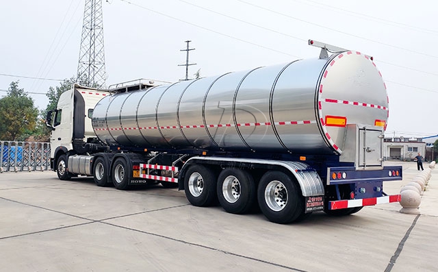 天润新东35吨半挂液态奶生牛乳运输车