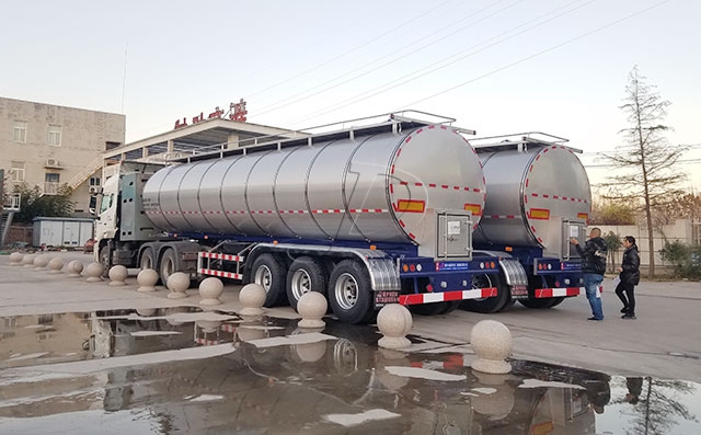 好事成双！再发新疆两台34吨半挂鲜奶运输车