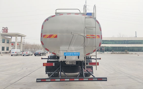 椰子水运输车