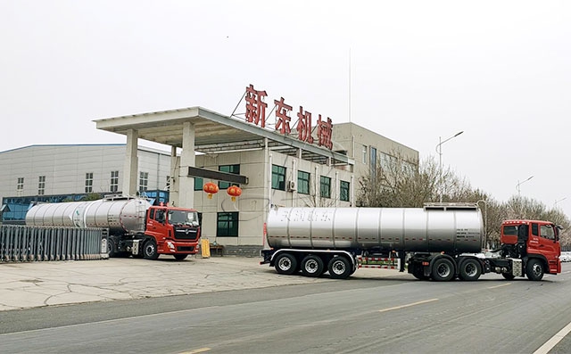 河北老客户复购34吨半挂鲜奶运输车两台