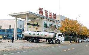 我公司前四后六解放19吨奶罐车发往哈尔滨