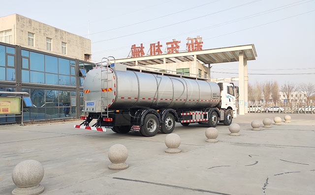 前四后六青岛解放19吨鲜奶运输车发货