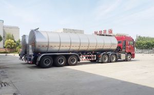 遼寧客戶訂購的34方半掛鮮奶運輸車